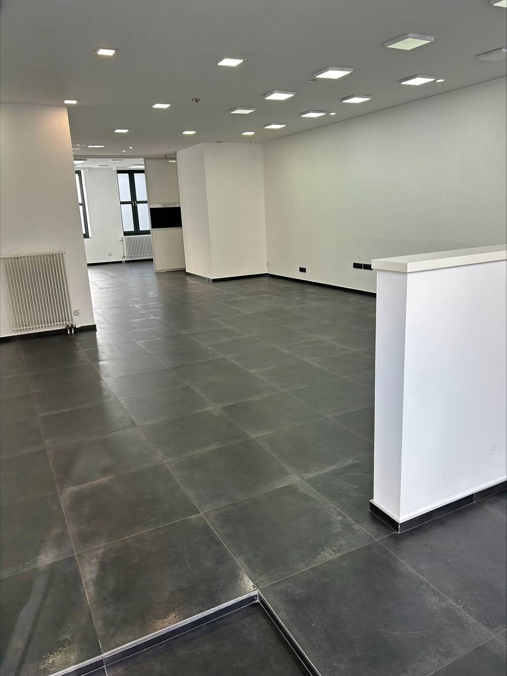 Commerce à à Verviers 4800 810.00€ 0 chambres m² - annonce 11424