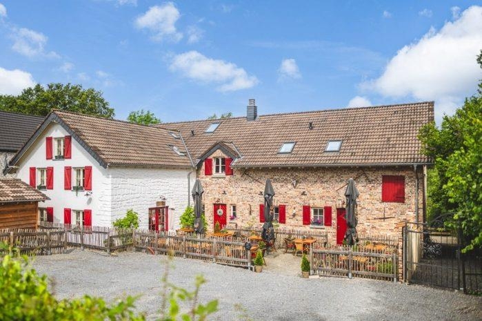Immeuble mixte à vendre à Raeren 4730 890000.00€ chambres 260.00m² - annonce 193453