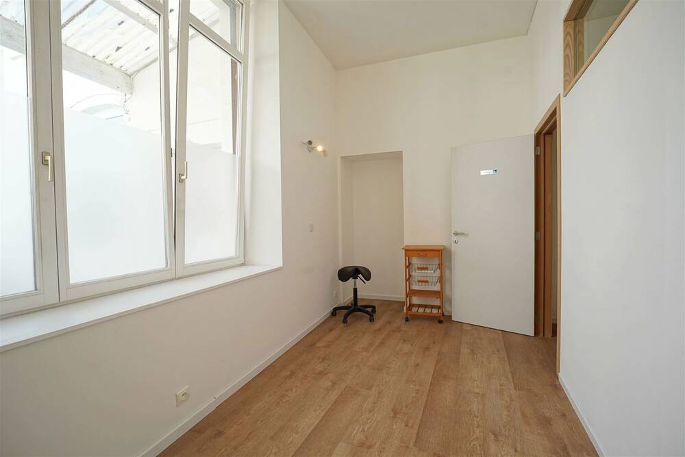 Commerce à louer à Huy 4500 550.00€ chambres 25.00m² - annonce 240345