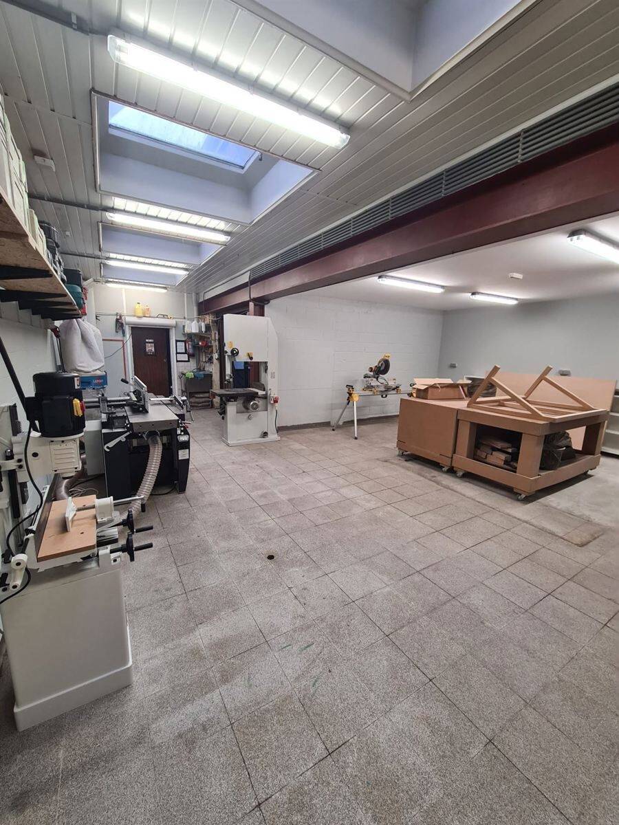 Commerce à louer à Comblain-au-Pont 4170 685.00€ chambres 70.00m² - annonce 240640