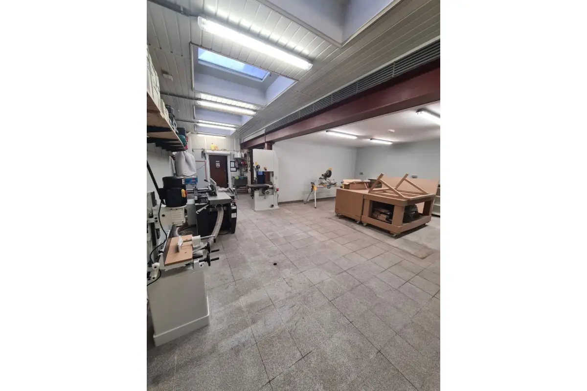 Commerce à louer à Comblain-au-Pont 4170 685.00€  chambres 70.00m² - annonce 240640