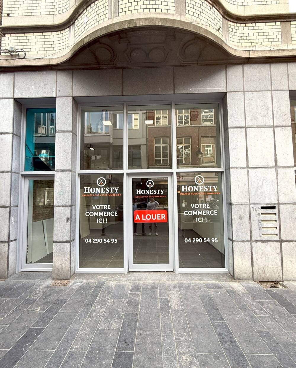 Commerce à à Liège 4000 2950.00€ chambres 75.00m² - annonce 301758