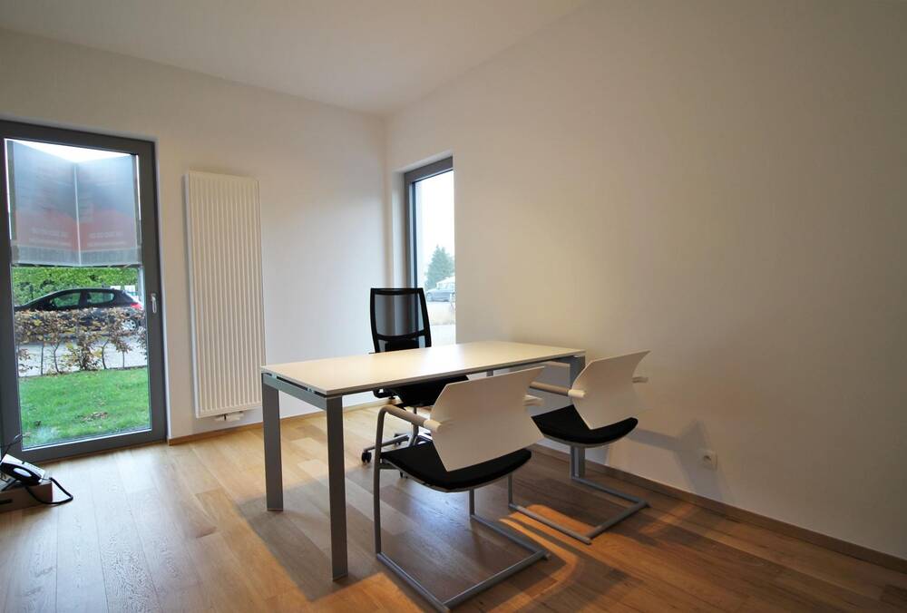 Commerce à louer à Embourg 4053 800.00€ chambres 12.00m² - annonce 327931