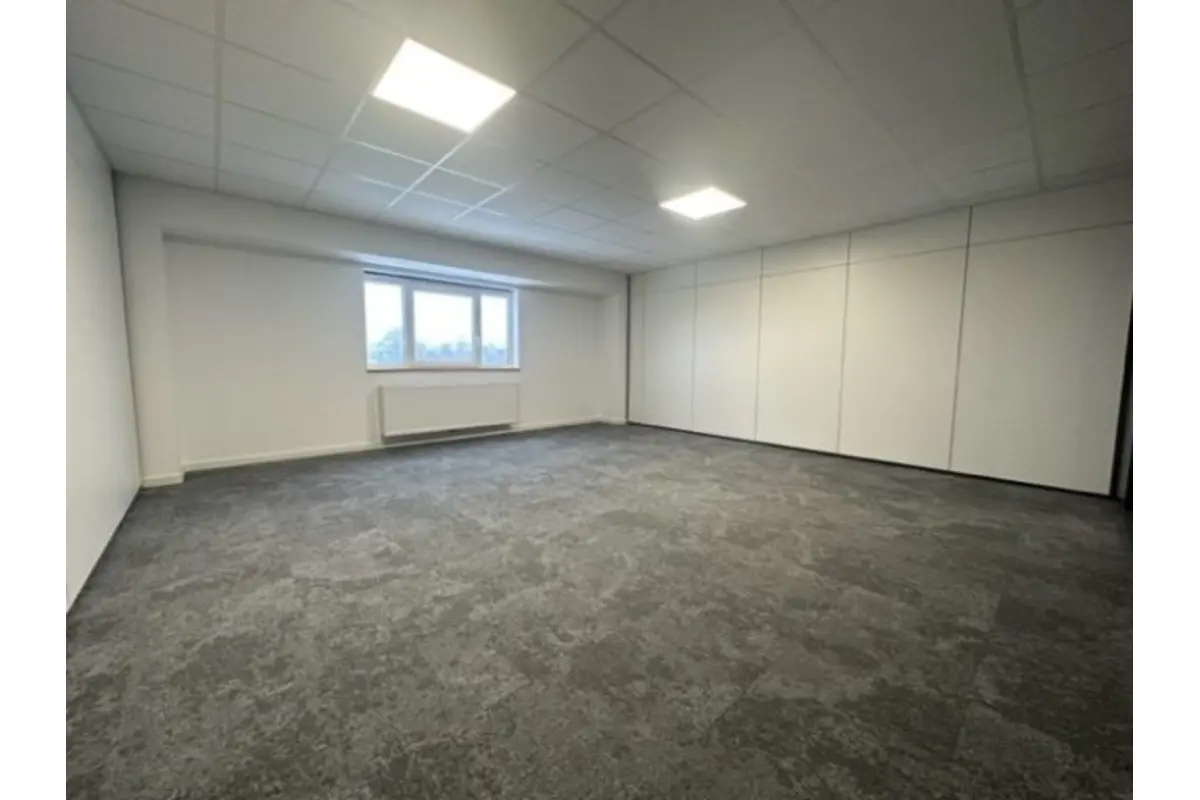 Commerce à louer à Kettenis 4701 600.00€  chambres m² - annonce 367162