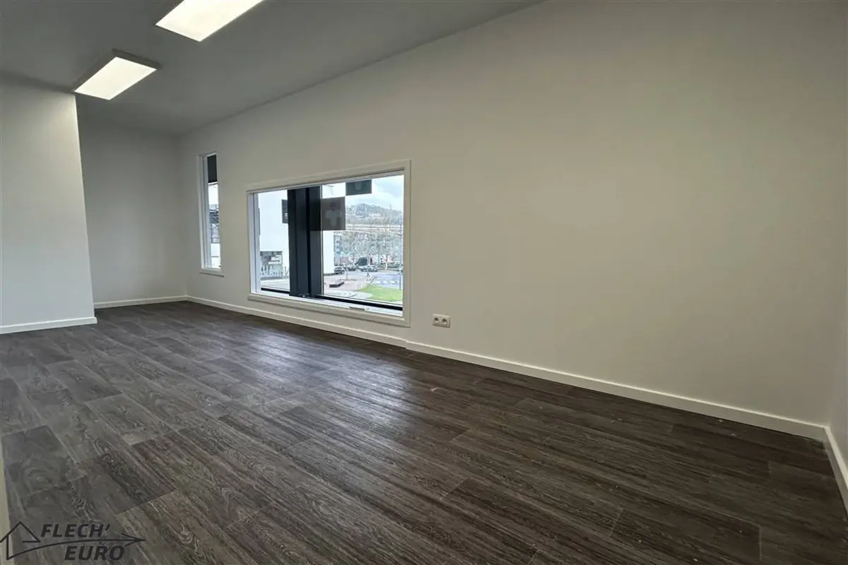 Commerce à louer à Verviers 4800 100.00€  chambres m² - annonce 412084