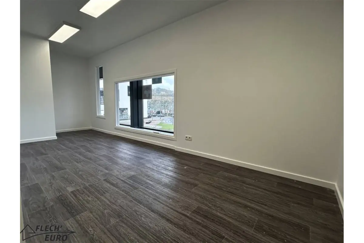 Commerce à louer à Verviers 4800 100.00€  chambres m² - annonce 412084