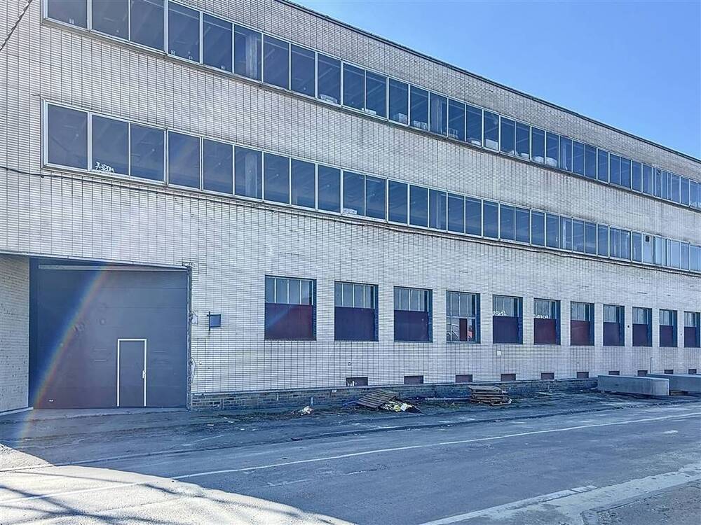 Commerce à louer à Liège 4020 3000.00€ chambres 2500.00m² - annonce 428315