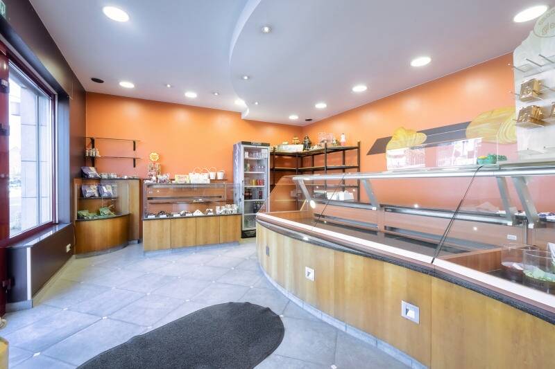 Commerce à vendre à Oupeye 4680 350000.00€ 4 chambres 463.00m² - annonce 521599