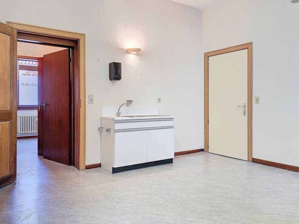Commerce à louer à Hannut 4280 370.00€ chambres 30.00m² - annonce 524034