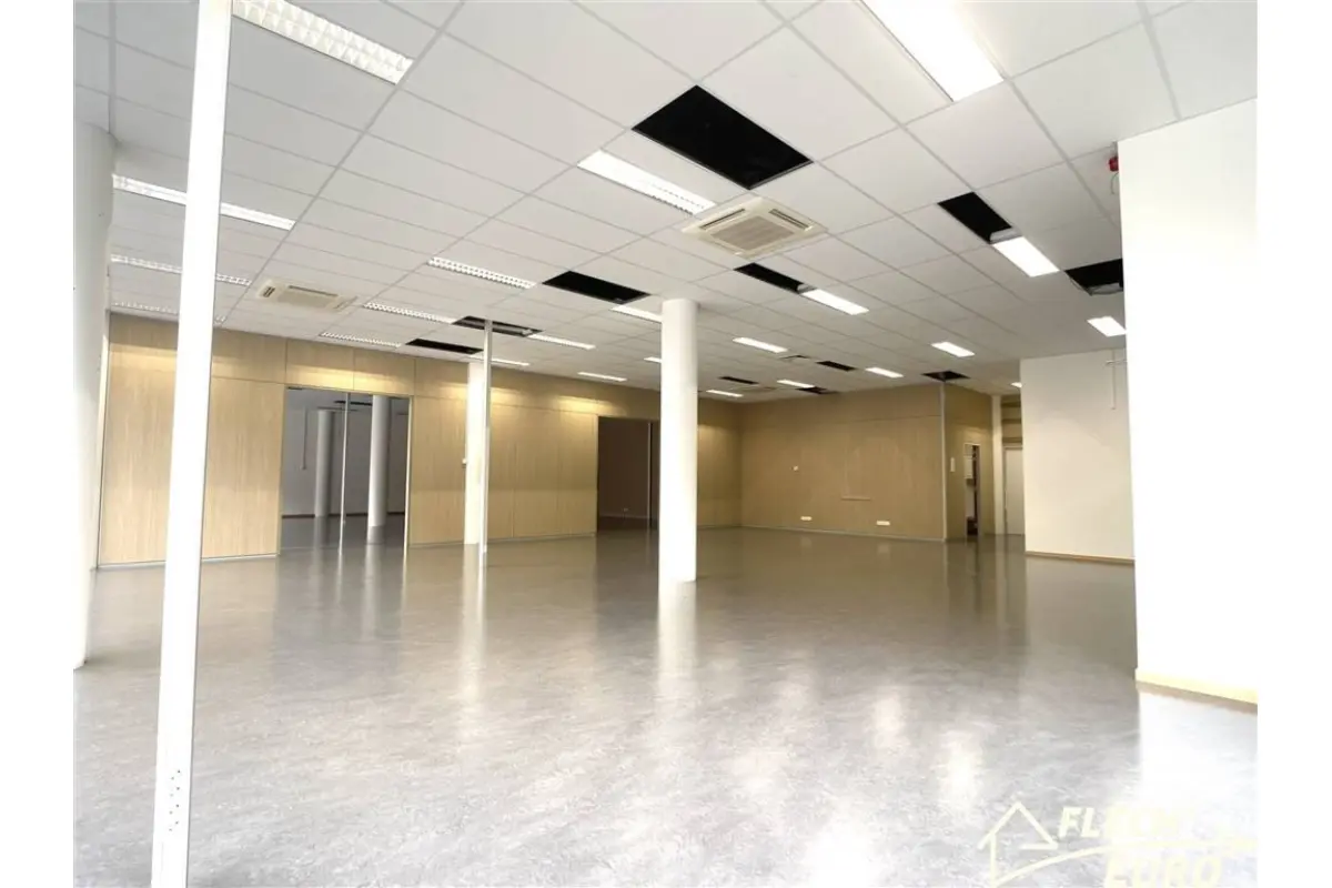 Commerce à louer à Verviers 4800 3800.00€  chambres 374.00m² - annonce 546761