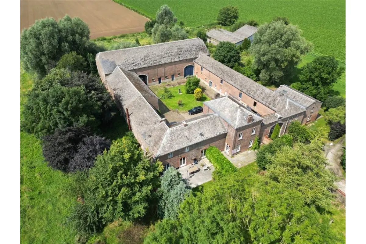 Commerce à vendre à Acosse 4219 999000.00€ 11 chambres 560.00m² - annonce 602592