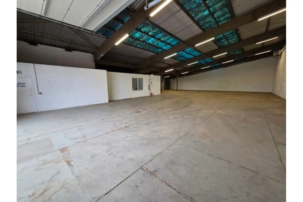 Commerce à louer à Waremme 4300 2900.00€  chambres 630.00m² - annonce 630909