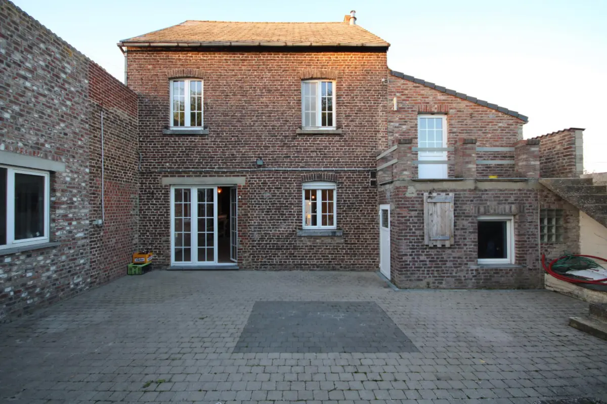 Maison à louer à Avin 4280 1100.00€ 4 chambres 130.00m² - annonce 638784