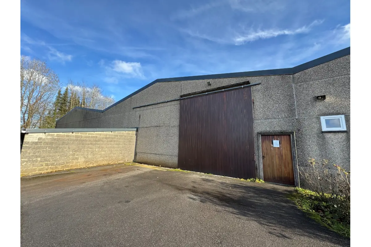 Commerce à louer à Ferrières 4190 700.00€  chambres 120.00m² - annonce 645396