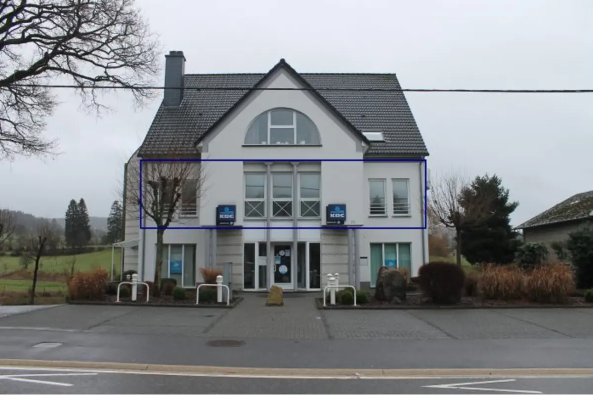 Commerce à louer à Recht 4780 1800.00€  chambres m² - annonce 669674