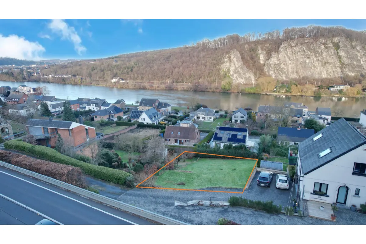 Terrain à  à Dave 5100 150000.00€  chambres m² - annonce 684154