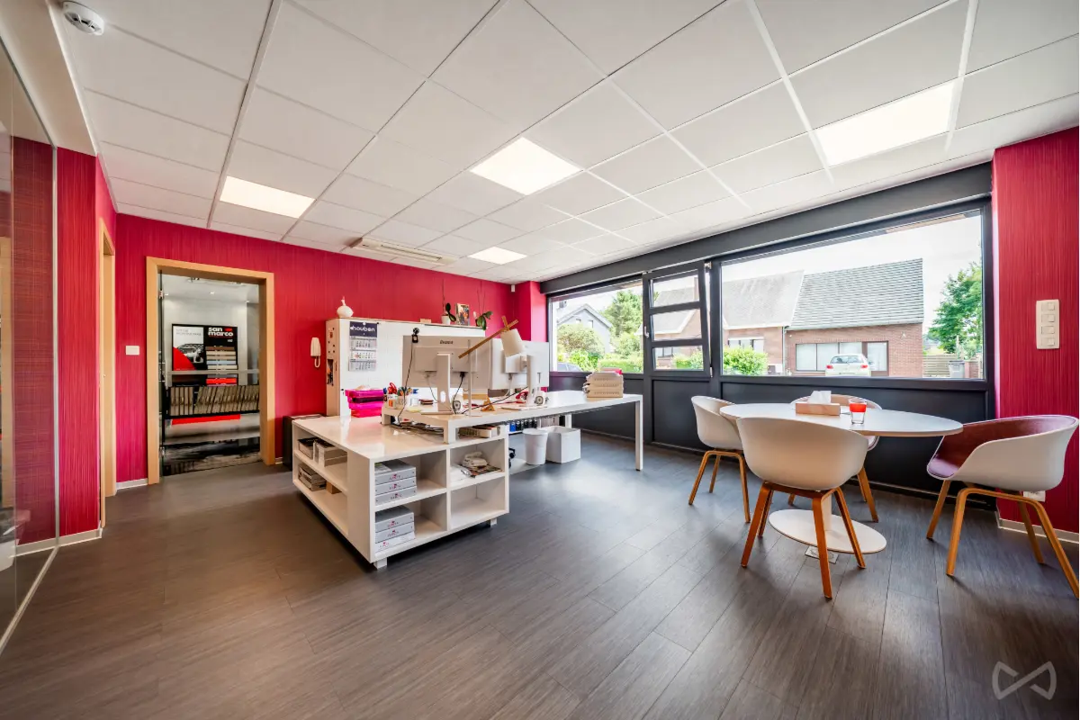 Commerce à louer à Awans 4340 2700.00€  chambres 347.00m² - annonce 691485