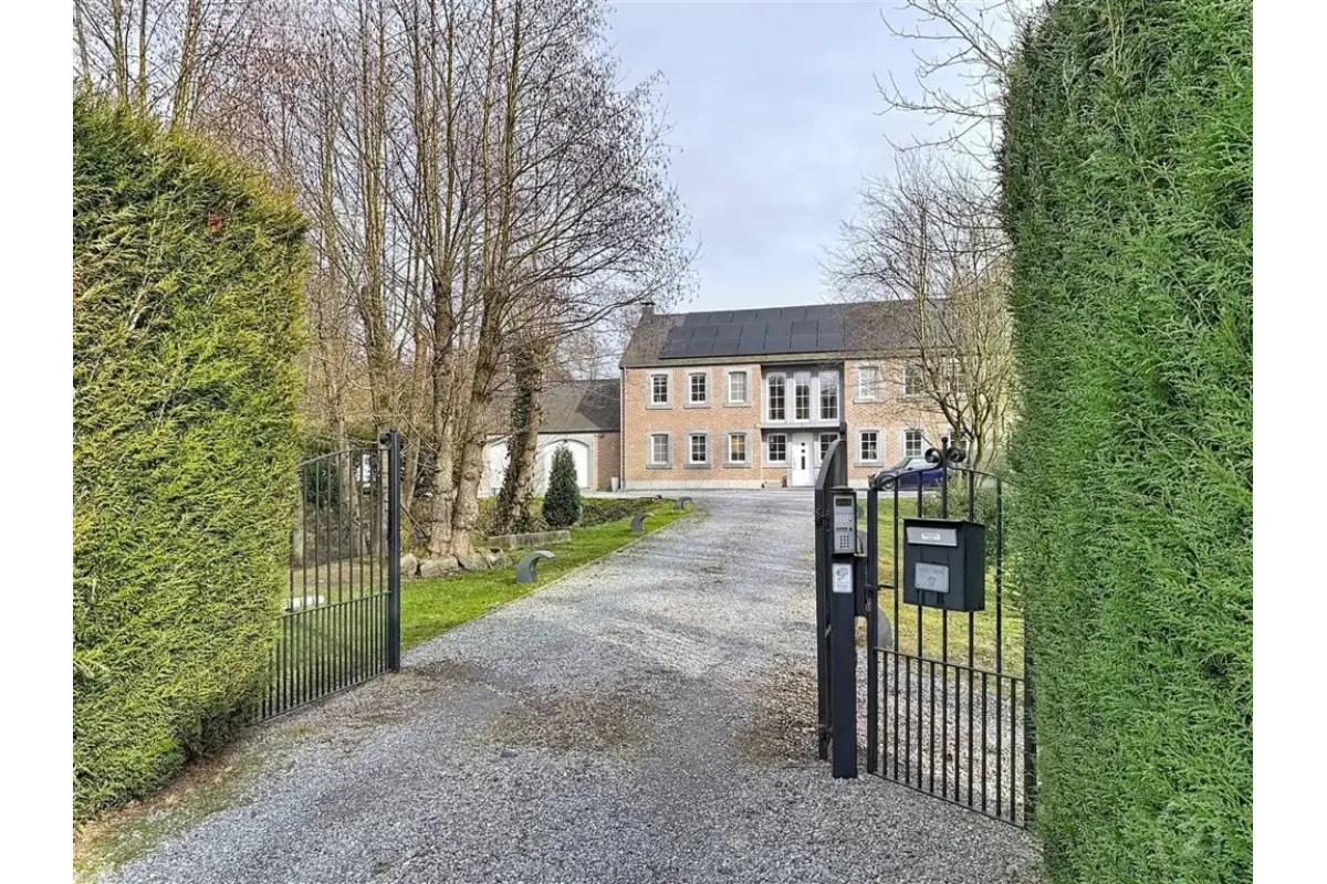 Maison à vendre à Neuville-en-Condroz 4121 990000.00€ 6 chambres 337.00m² - annonce 693311