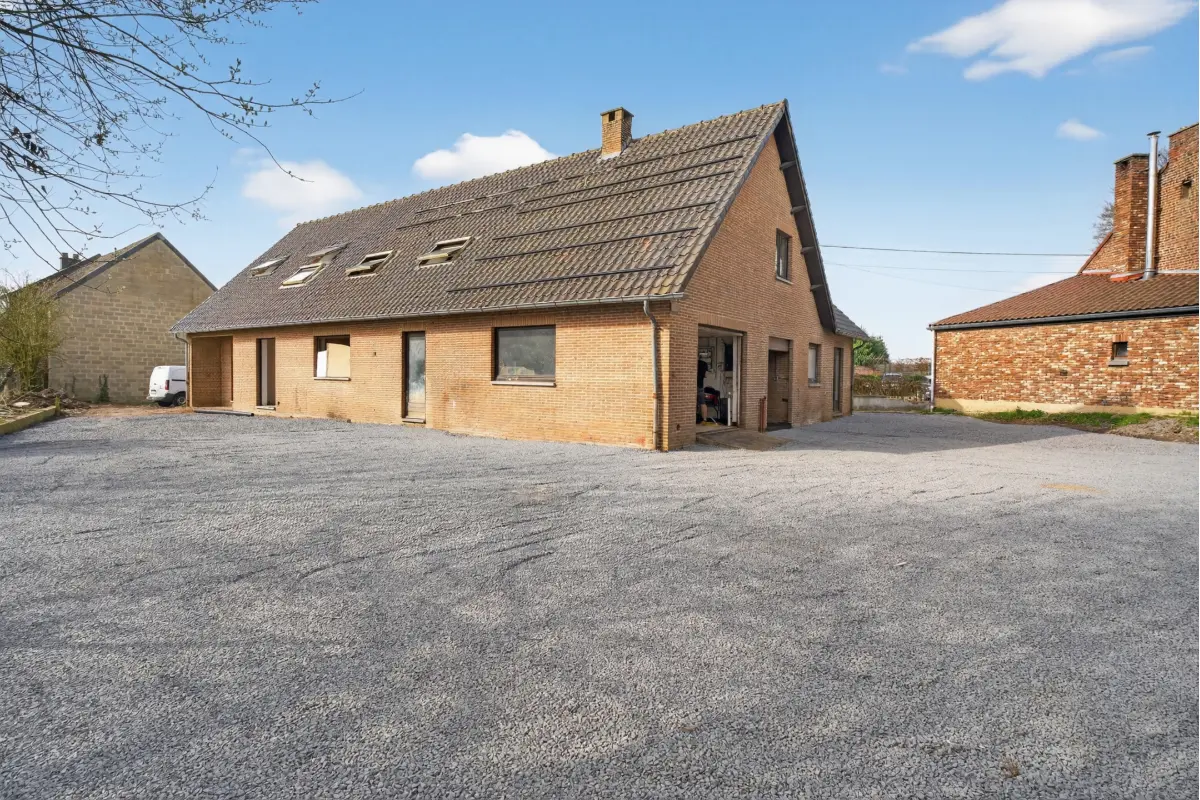 Maison à vendre à Ambresin 4219 359000.00€ 6 chambres 300.00m² - annonce 720308