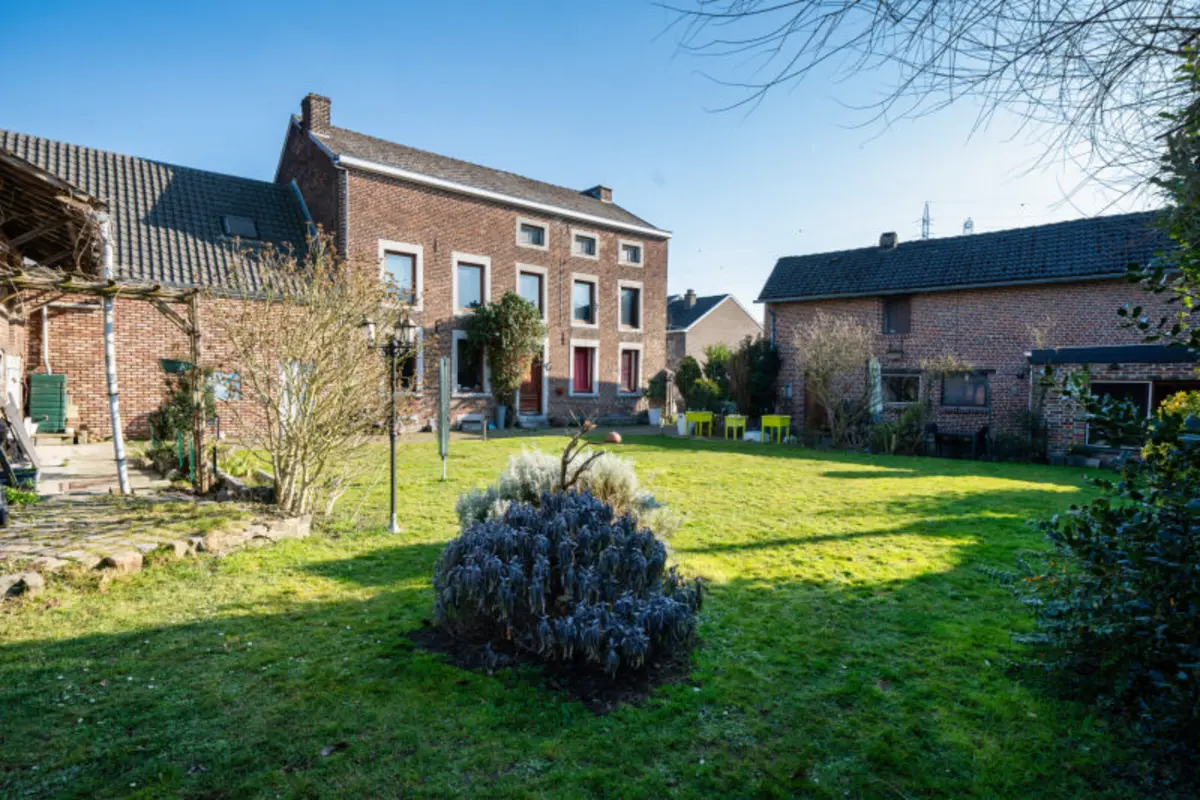 Immeuble de rapport - Immeuble à appartement à vendre à Lixhe 4600 385000.00€ 5 chambres 405.00m² - annonce 744890