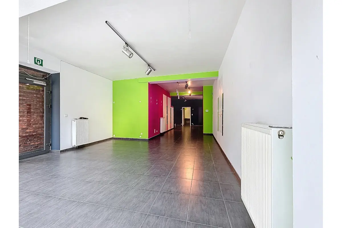 Commerce à louer à Jemeppe-sur-Meuse 4101 800.00€  chambres 100.00m² - annonce 747566