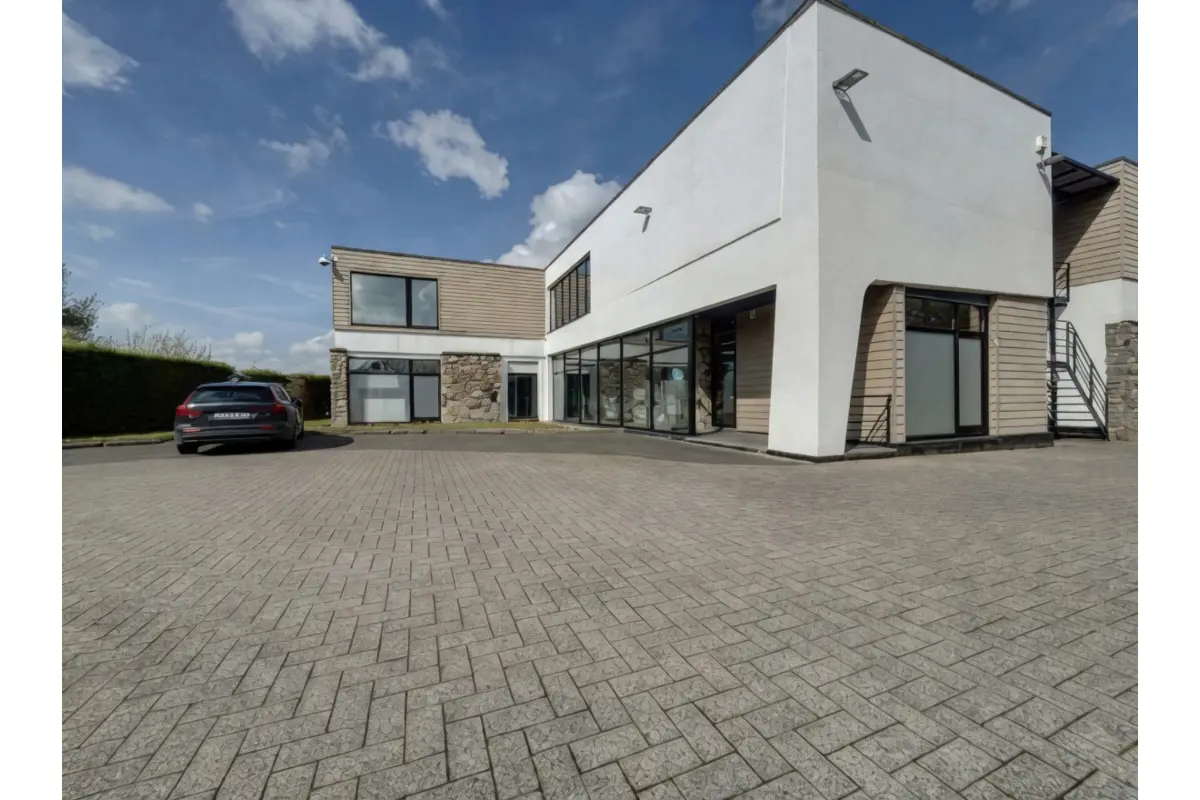 Commerce à  à Waremme 4300 700.00€  chambres 30.00m² - annonce 753735