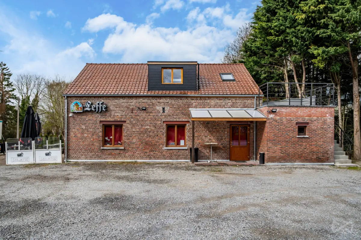Commerce à  à Hannut 4280 675000.00€  chambres 221.00m² - annonce 754432