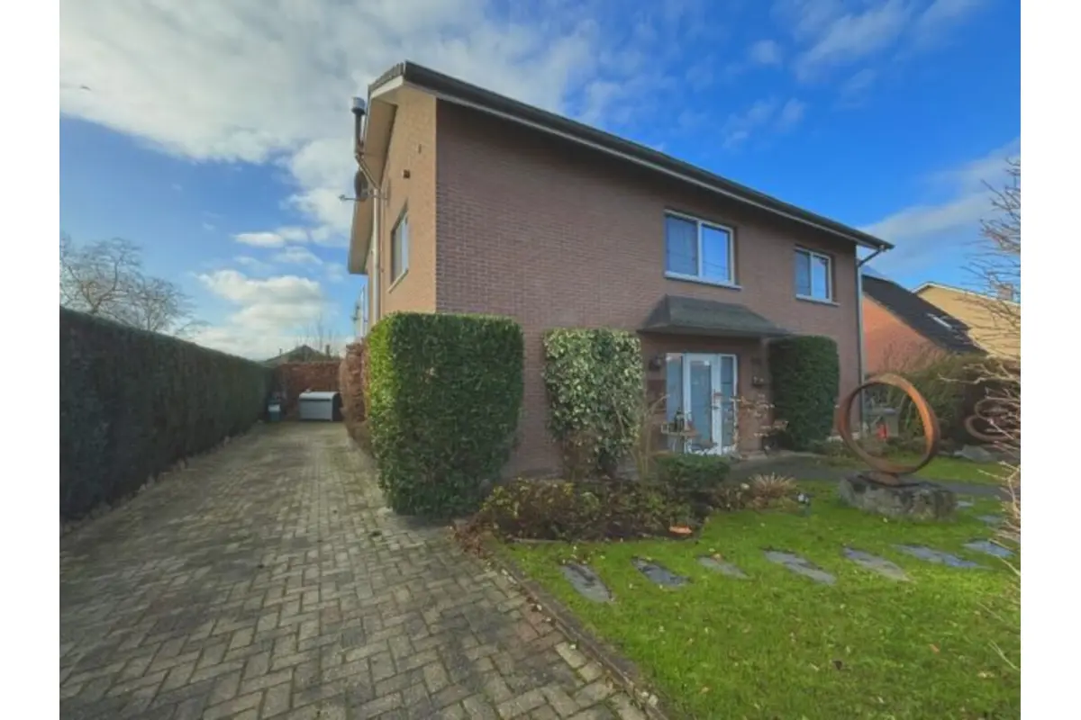 Maison à vendre à Hergenrath 4728 499000.00€ 6 chambres 216.00m² - annonce 766153
