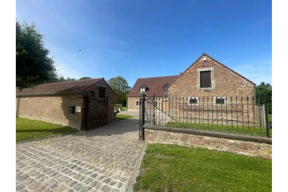 Maison à vendre à Ambresin 4219 690000.00€ 4 chambres 250.00m² - annonce 769613