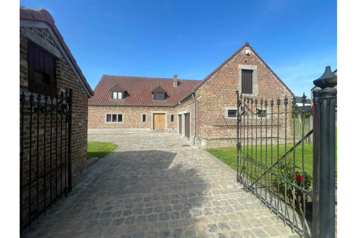 Maison à vendre à Ambresin 4219 690000.00€ 4 chambres 250.00m² - annonce 769613