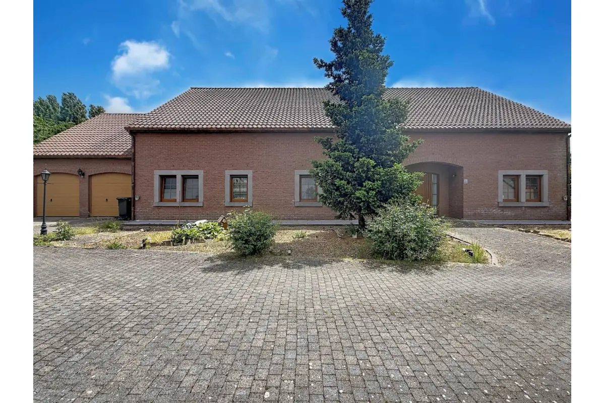 Bungalow à vendre à Fize-Fontaine 4530 499000.00€ 2 chambres 250.00m² - annonce 781312
