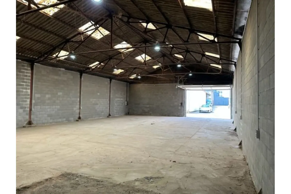 Commerce à  à Liège 4020 1000.00€  chambres 300.00m² - annonce 803405