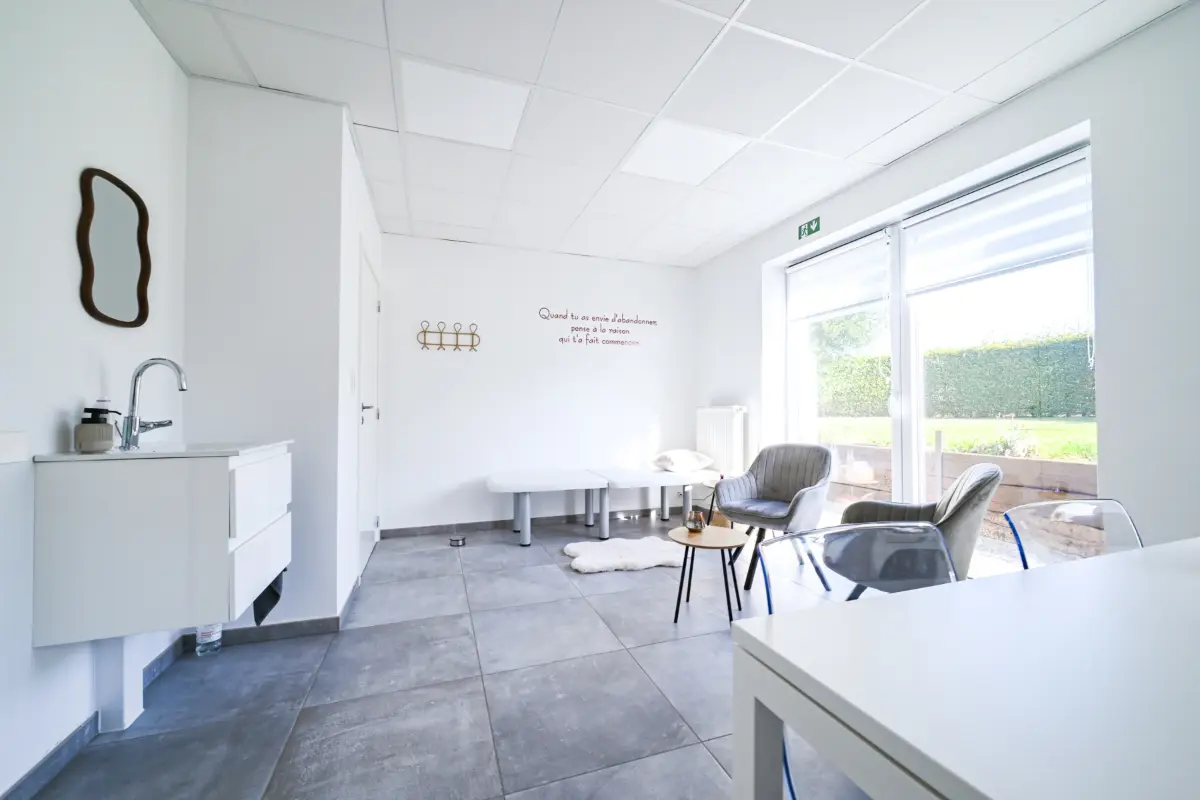 Commerce à louer à Modave 4577 450.00€  chambres 19.00m² - annonce 813315
