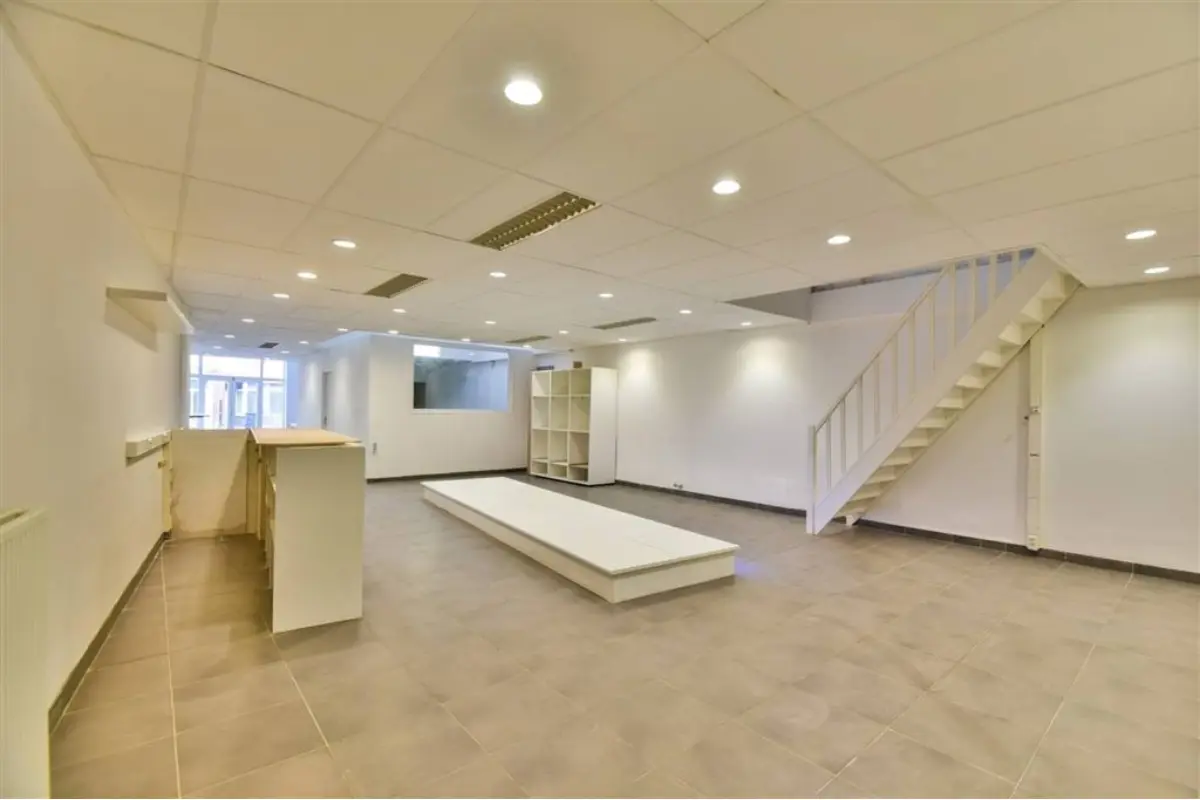 Commerce à louer à Huy 4500 700.00€  chambres m² - annonce 813662
