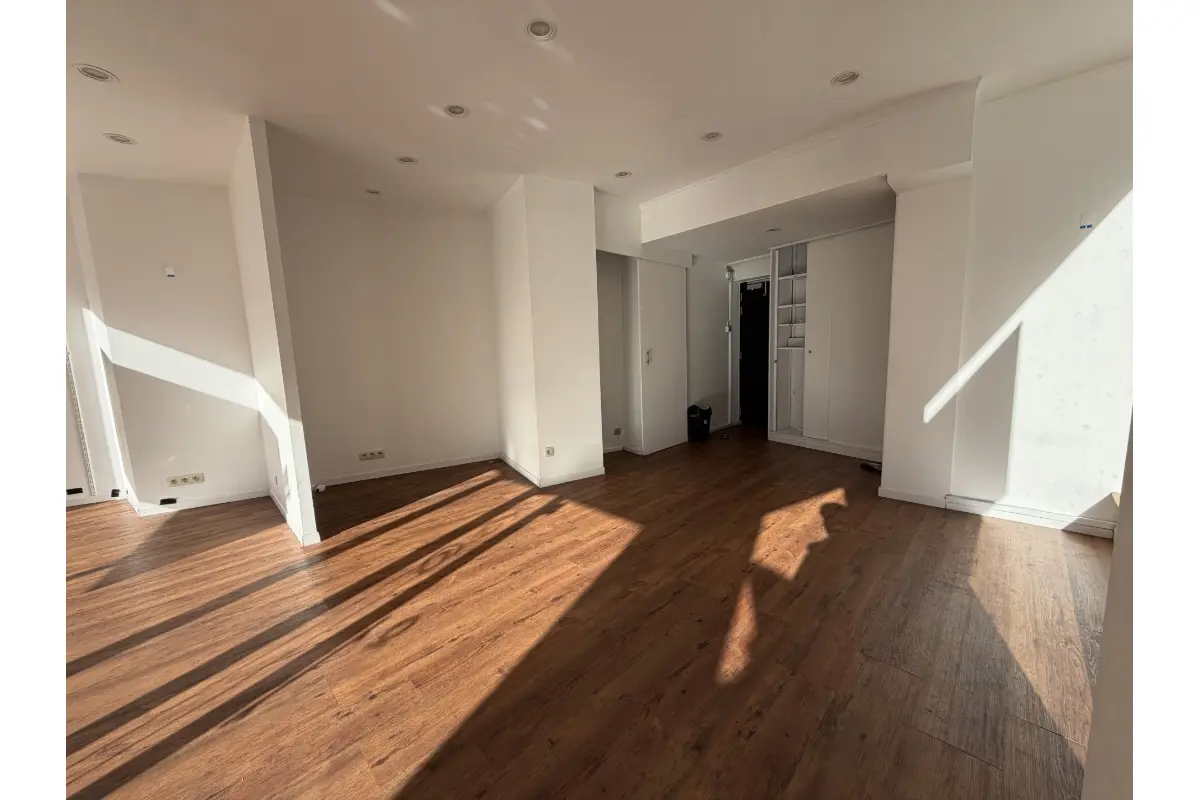 Commerce à  à Liège 4000 980.00€  chambres 50.00m² - annonce 830712