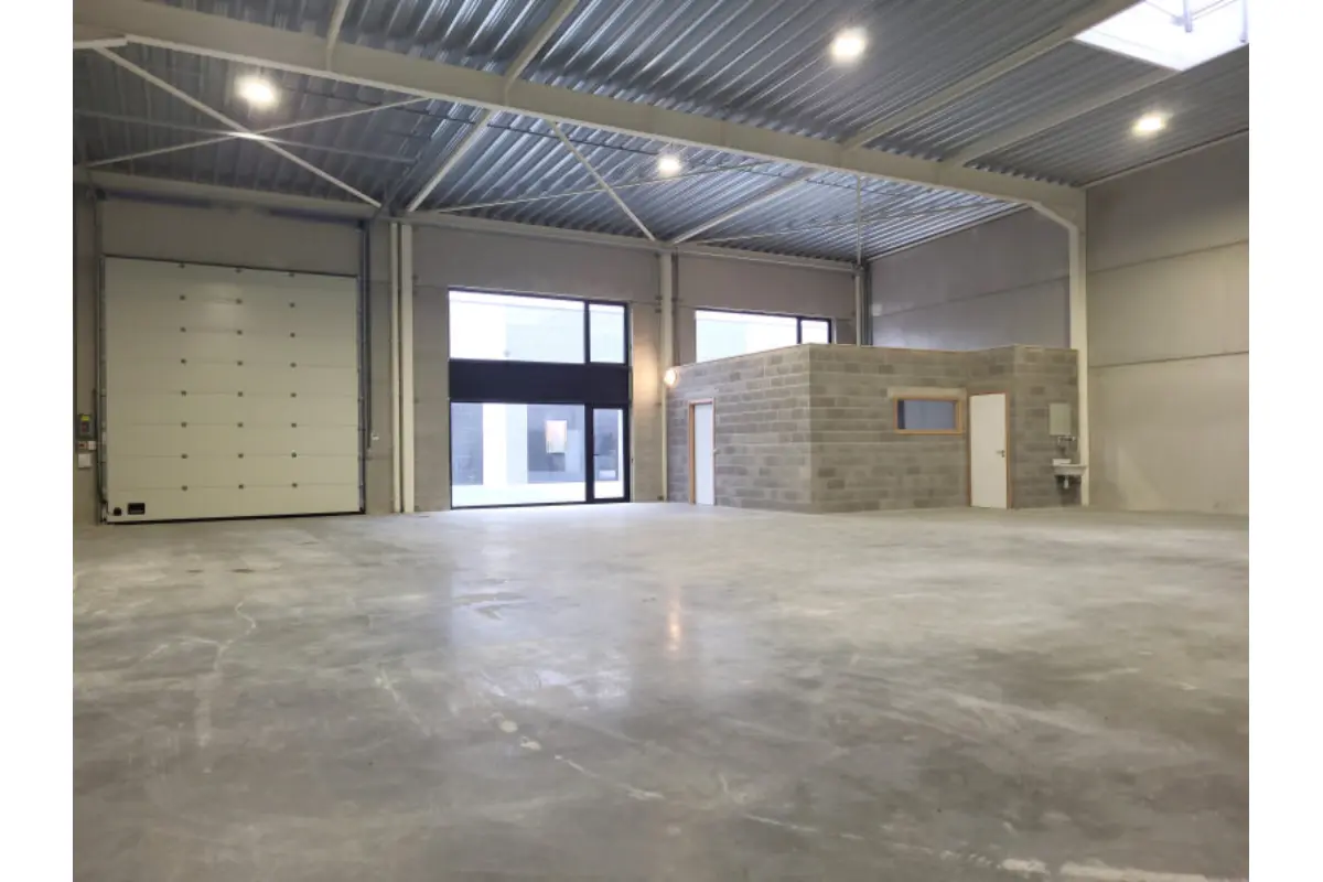 Commerce à  à Barchon 4671 2100.00€  chambres 331.00m² - annonce 831694